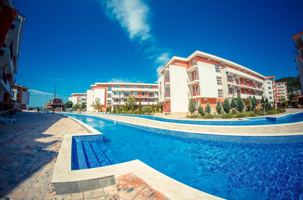 Privillege Fort Noks Beach Apartments เอเลนีเต ภายนอก รูปภาพ