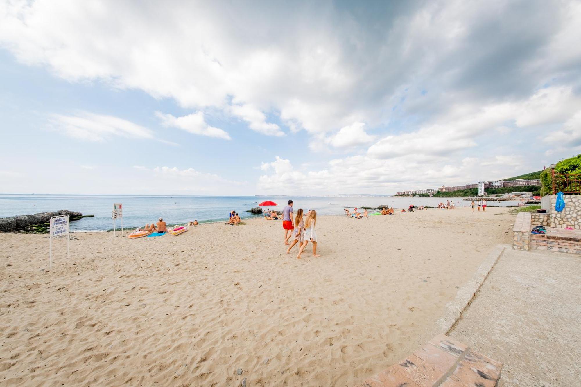 Privillege Fort Noks Beach Apartments เอเลนีเต ภายนอก รูปภาพ