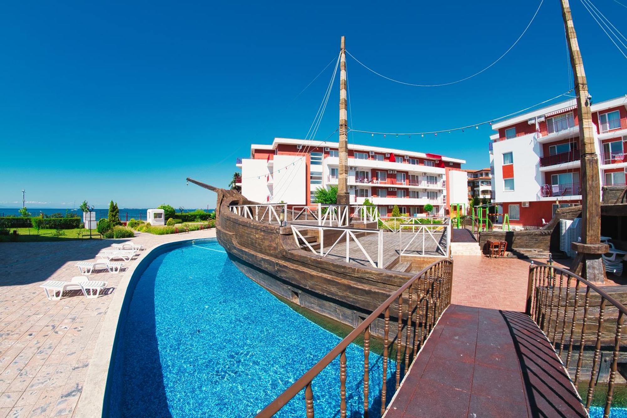 Privillege Fort Noks Beach Apartments เอเลนีเต ภายนอก รูปภาพ